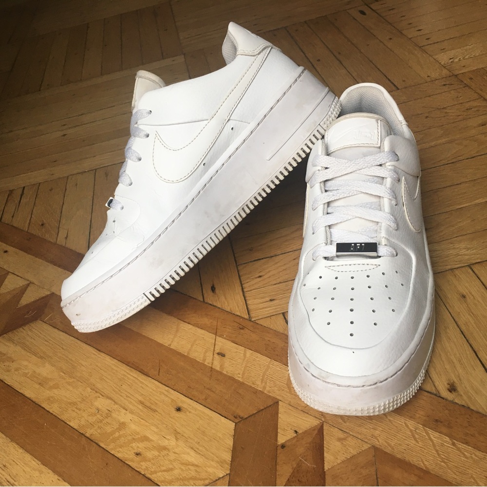 White Nike Air Force 1 Sage Low GUC